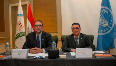 الدكتور طارق الهوبي رئيس هيئة سلامة الغذاء والدكتور لطفي علال ممثل منظمة الأغذية والزراعة في مصر