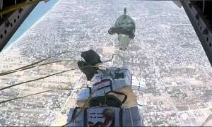 مصر تسقط اطنان من المساعدات جوا على قطاع غزة