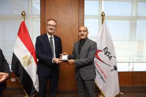 السفير الأرجنتيني في القاهرة معجب بالتجربة المصرية في قطاع الفضاء