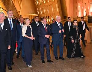 المتحف المصري الكبير يضيء العالم